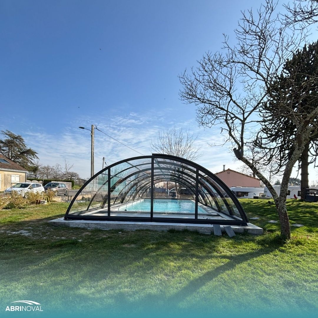 Abri de piscine mi-haut Super