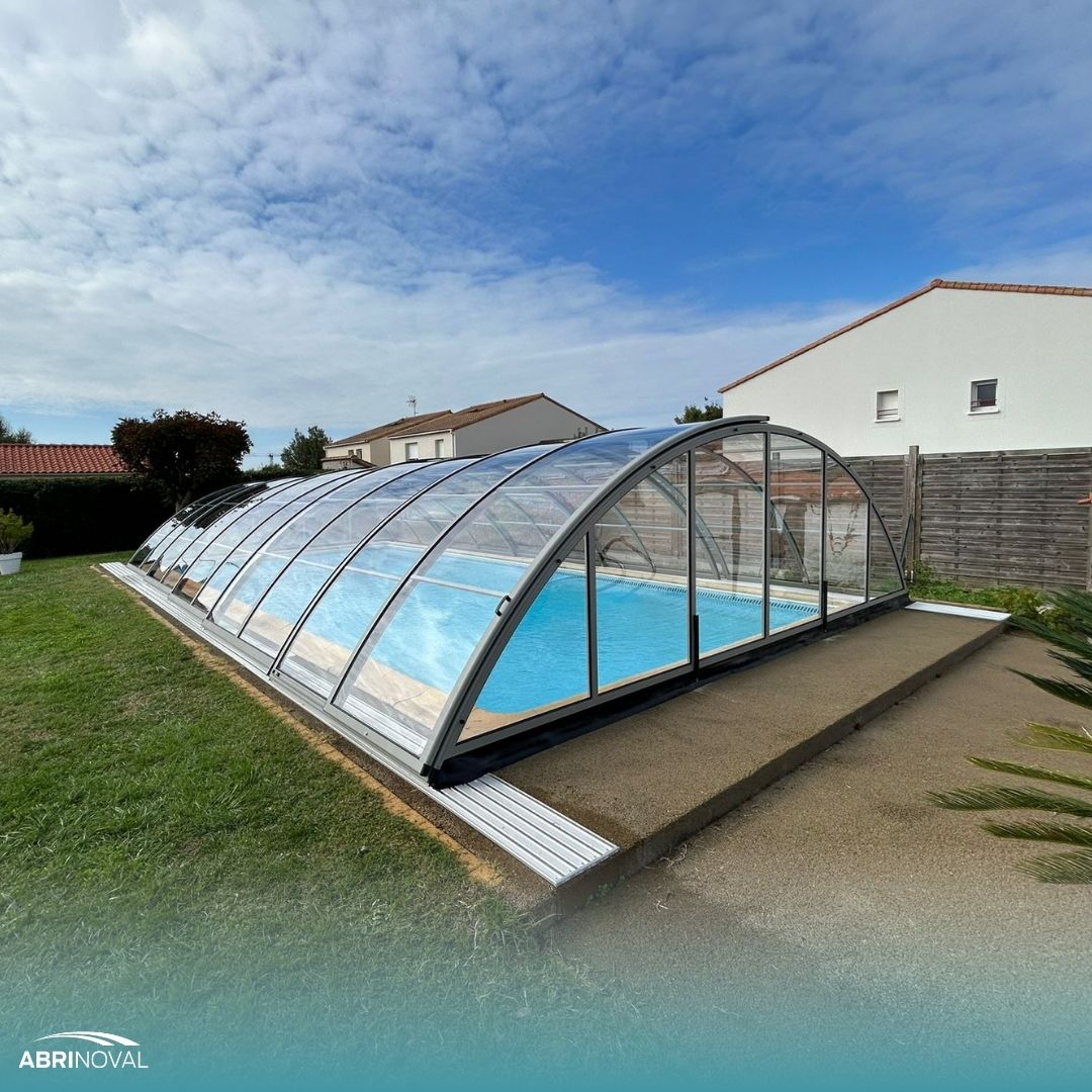 Abri de piscine mi-haut Super