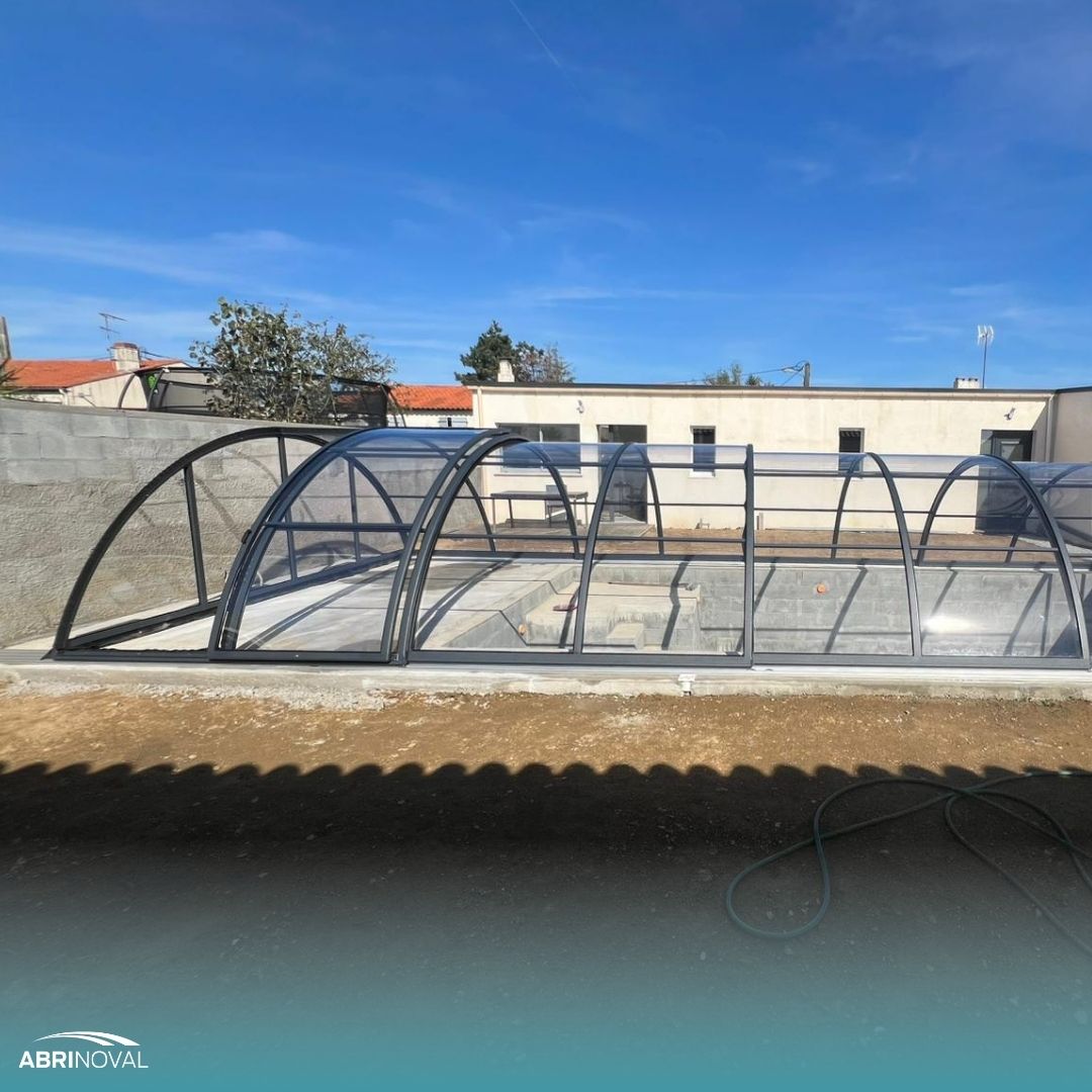 Abri de piscine mi-haut Super