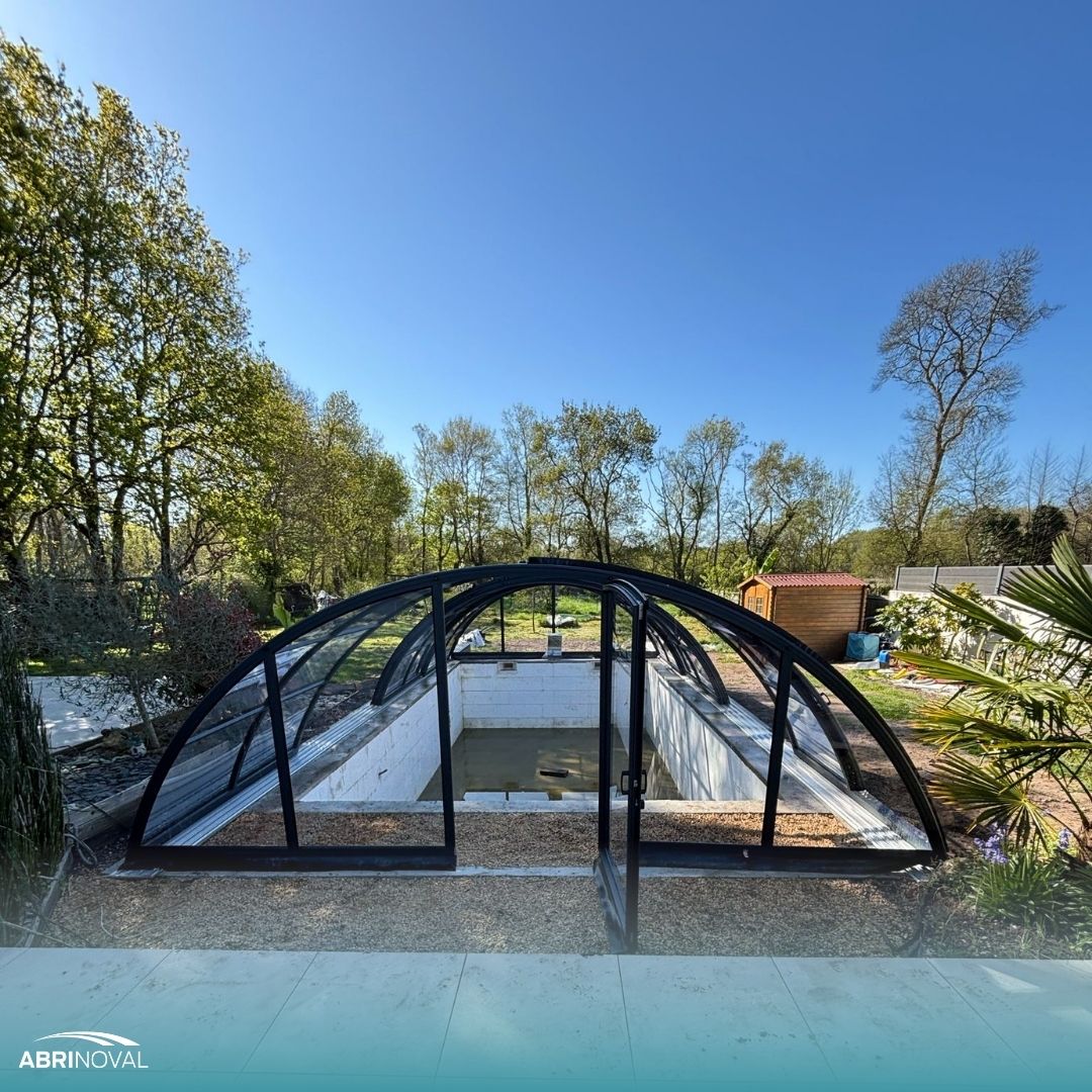 Abri de piscine mi-haut Super