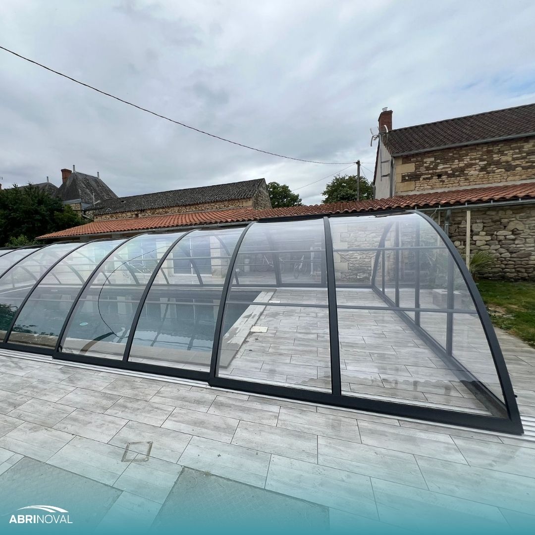 Abri de piscine mi-haut Super