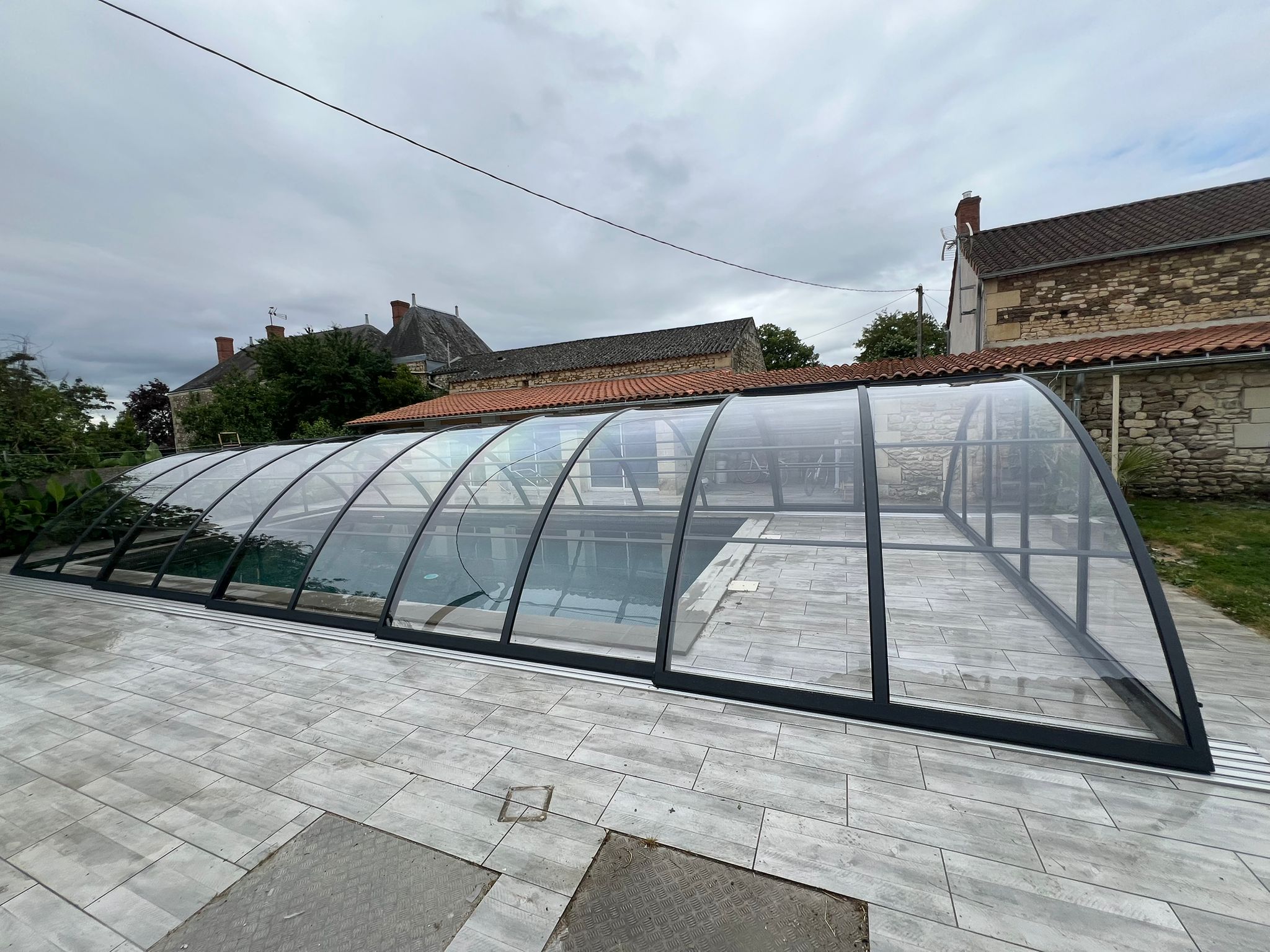 Abri de piscine mi haut super Abri de piscine mi haut super