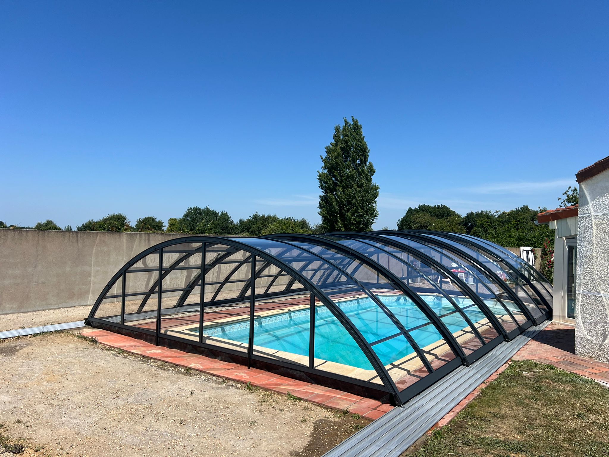 Abri de piscine mi haut super Abri de piscine mi haut super