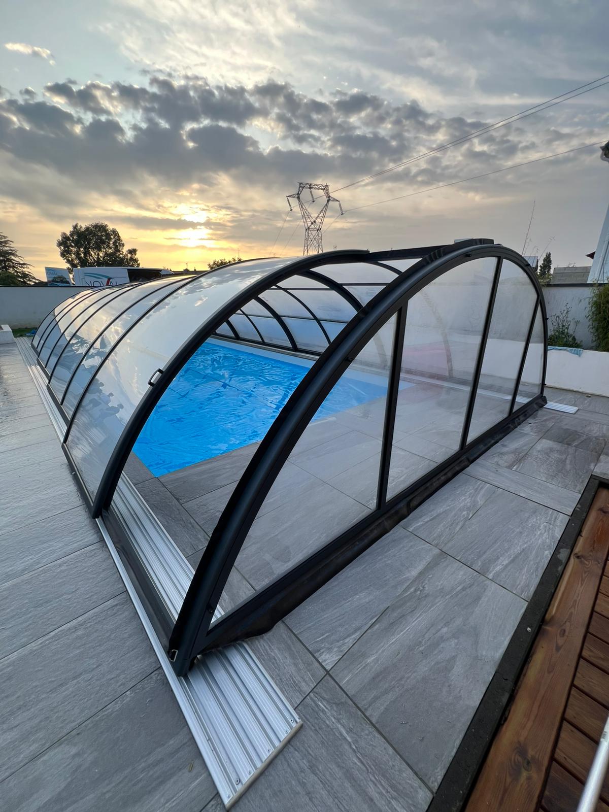 Abri de piscine mi haut super Abri de piscine mi haut super