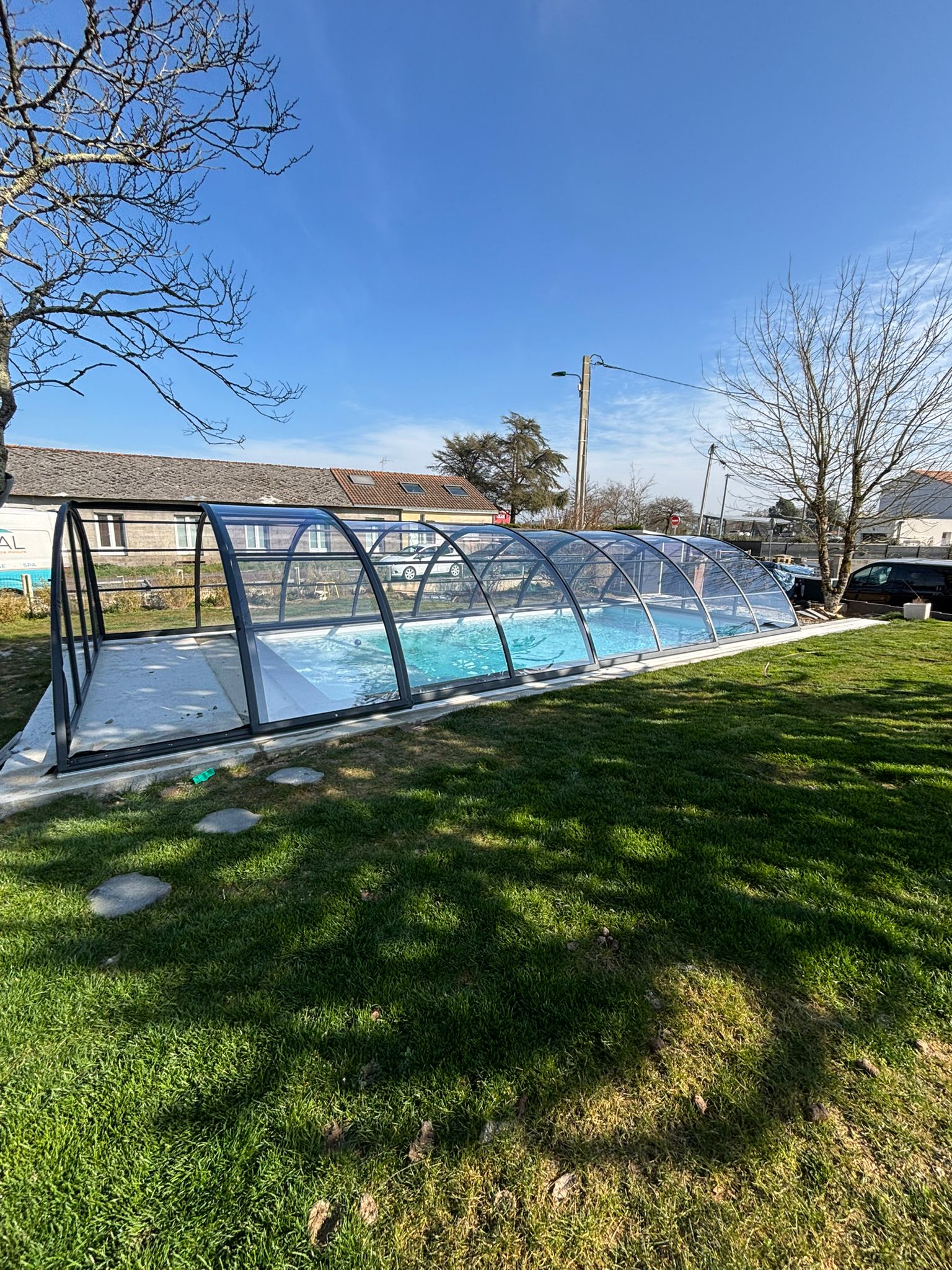 Abri de piscine mi haut super Abri de piscine mi haut super