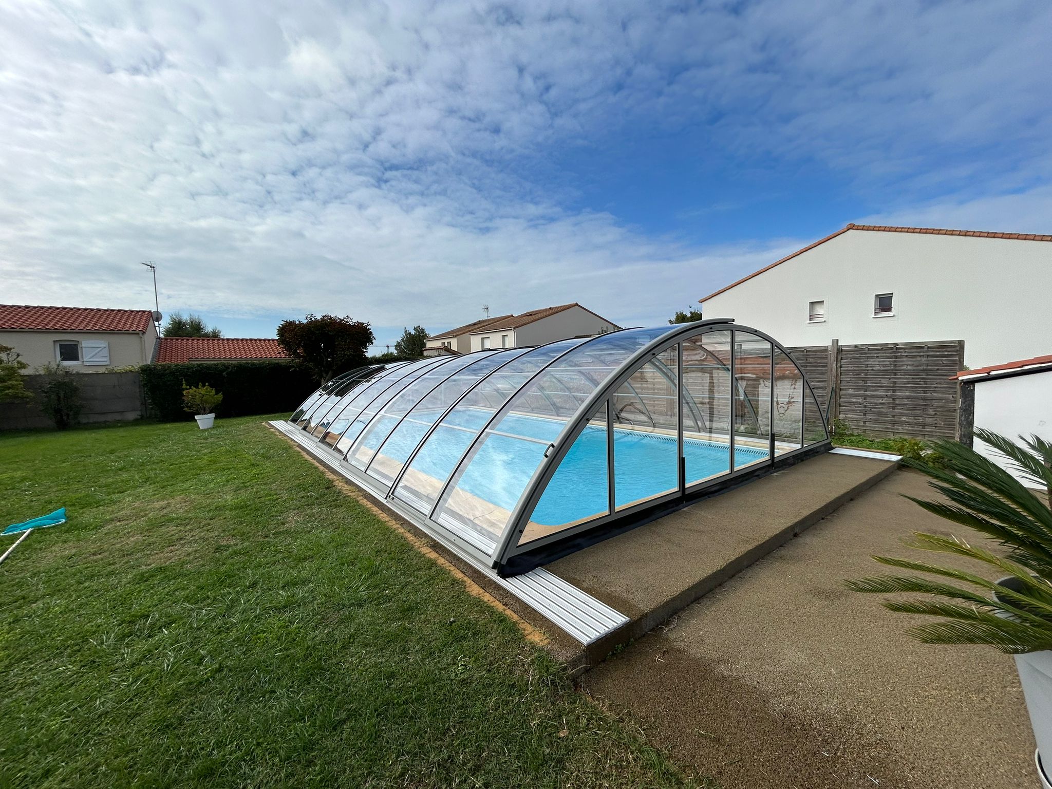 Abri de piscine mi haut super Abri de piscine mi haut super