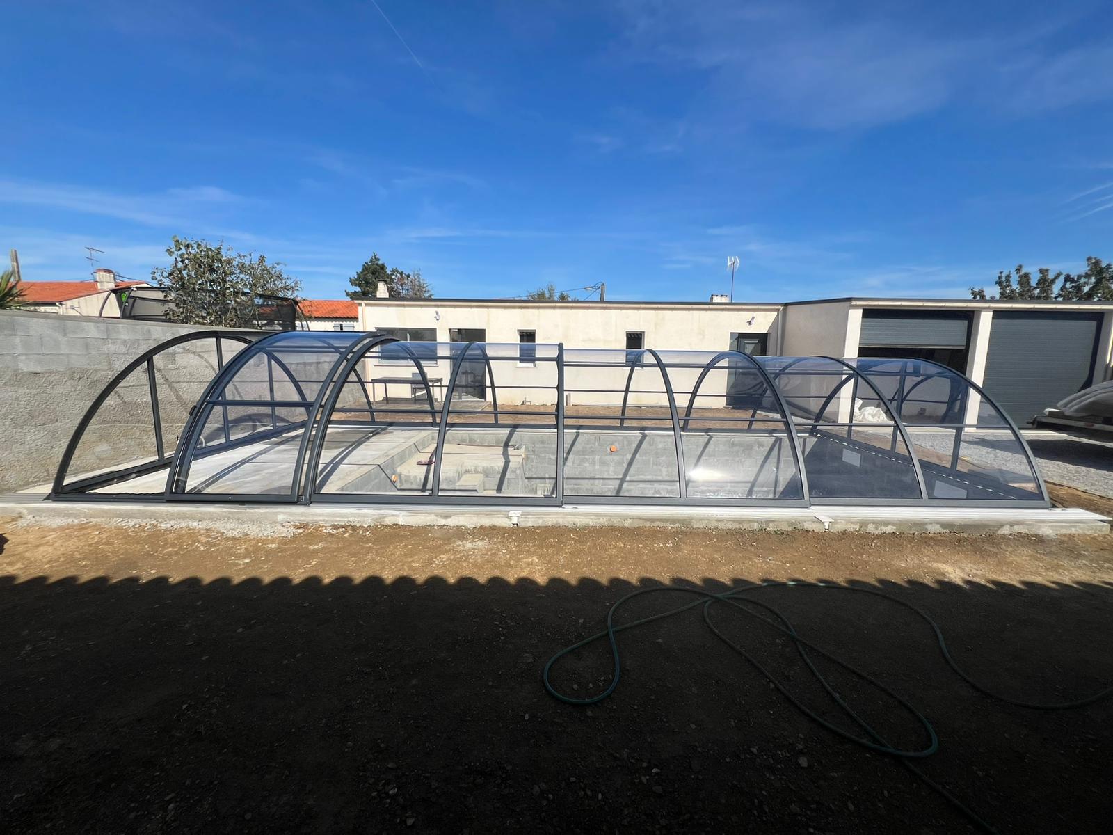 Abri de piscine mi haut super Abri de piscine mi haut super